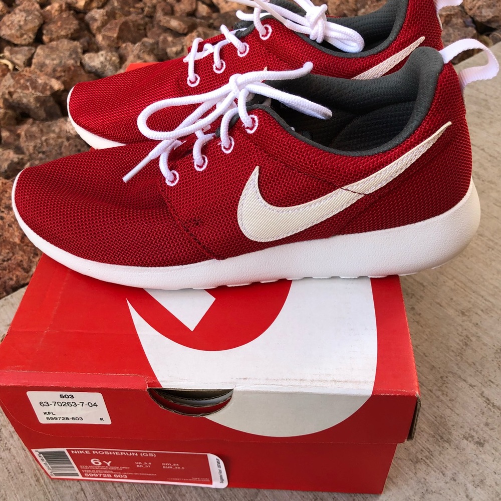 —-SOLD—Nike RosheRun Red - Picture 2 of 3